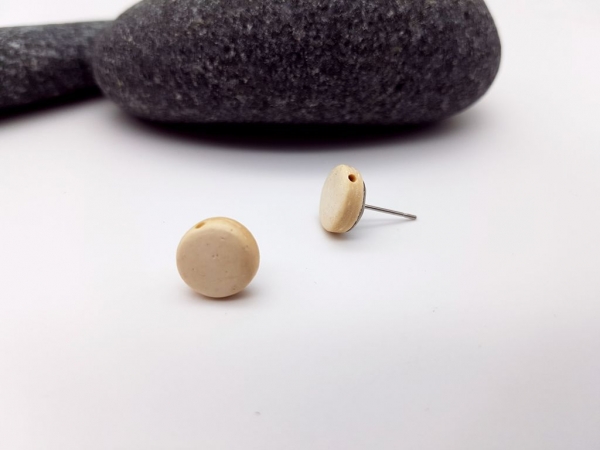 Mini Kokos Ohrstecker hell